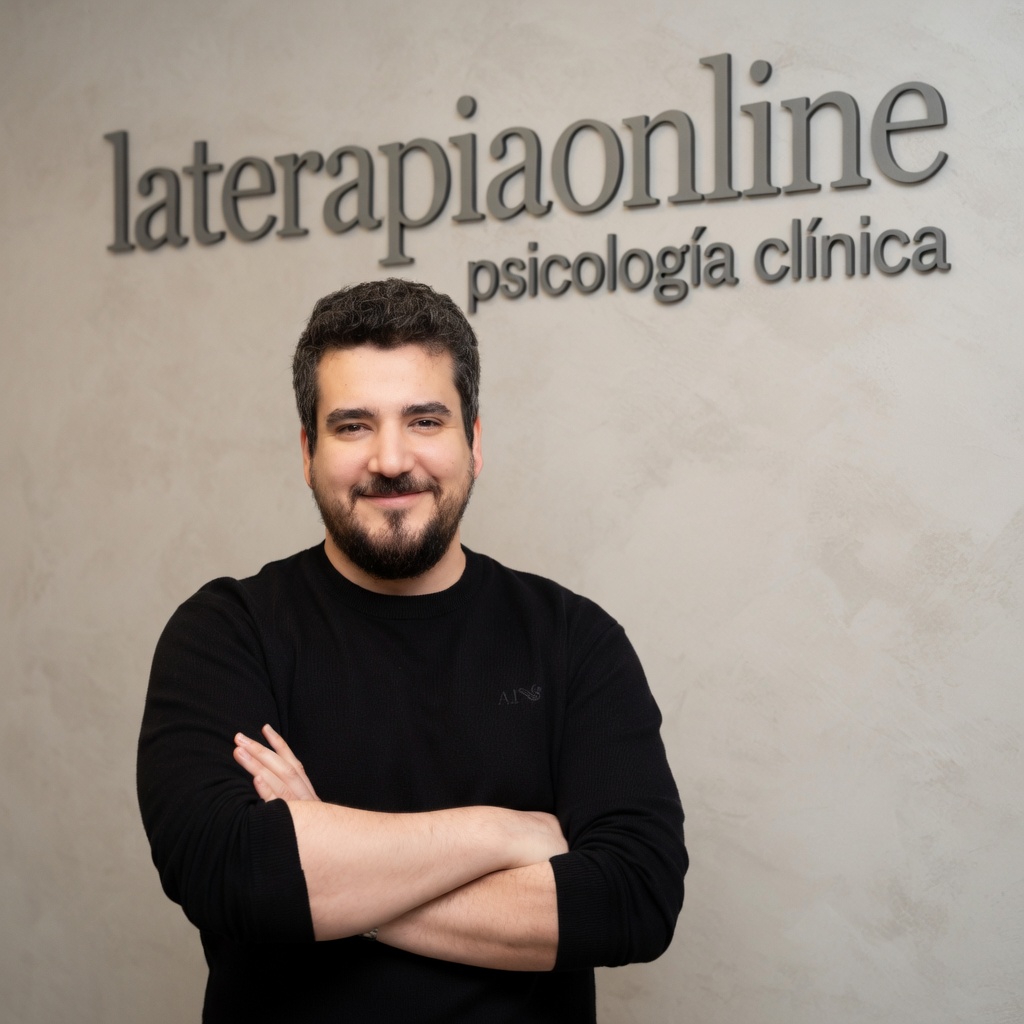 Carlos Checa en la consulta de Laterapiaonline